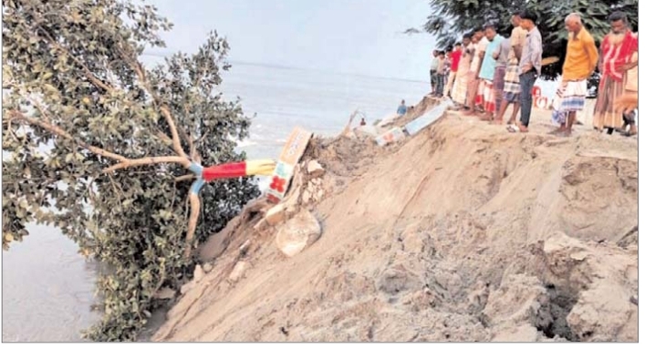 বগুড়ায় যমুনার বাঁধে ভাঙন, নদীগর্ভে ১০০ মিটারবগুড়া।